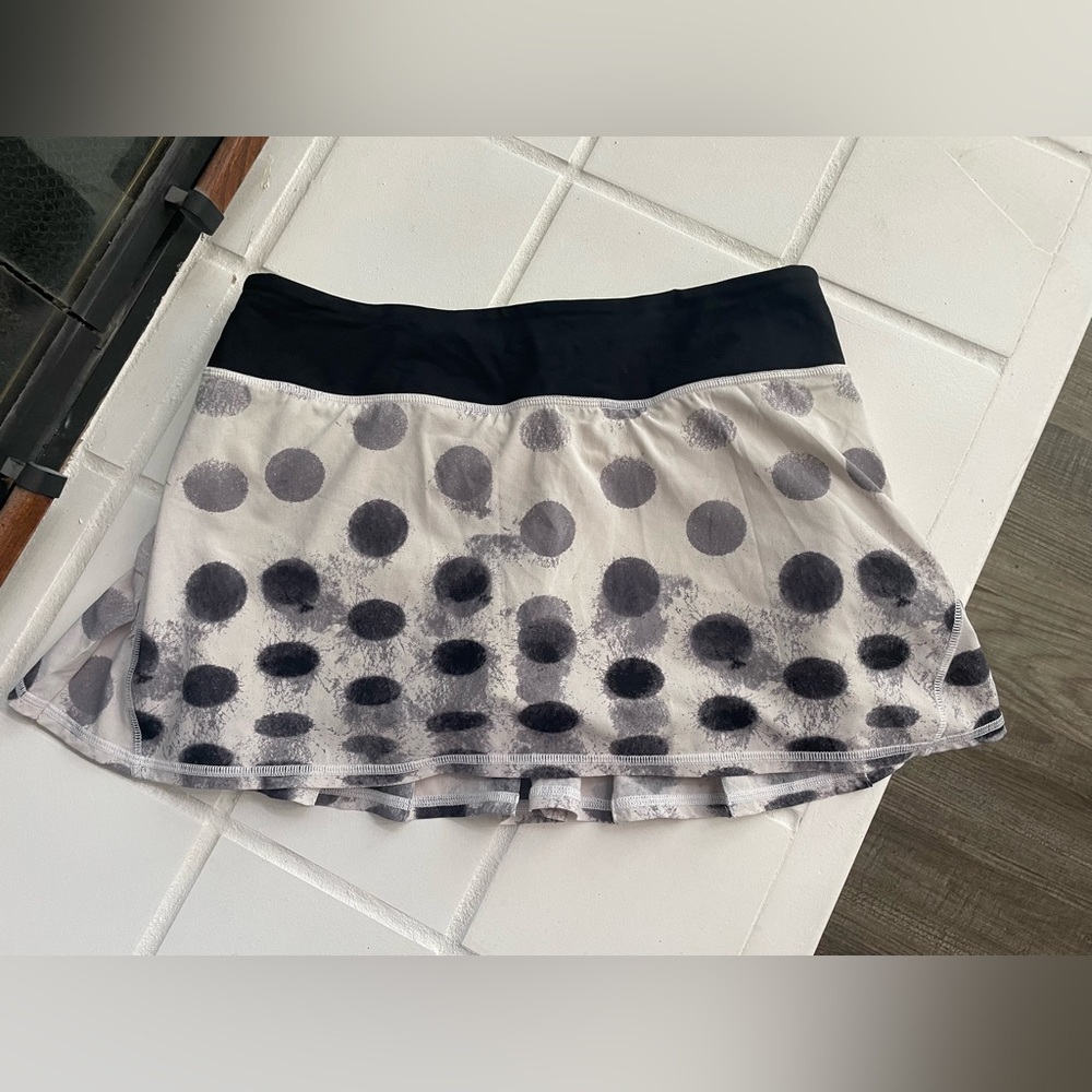Lululemon size 6 skirt